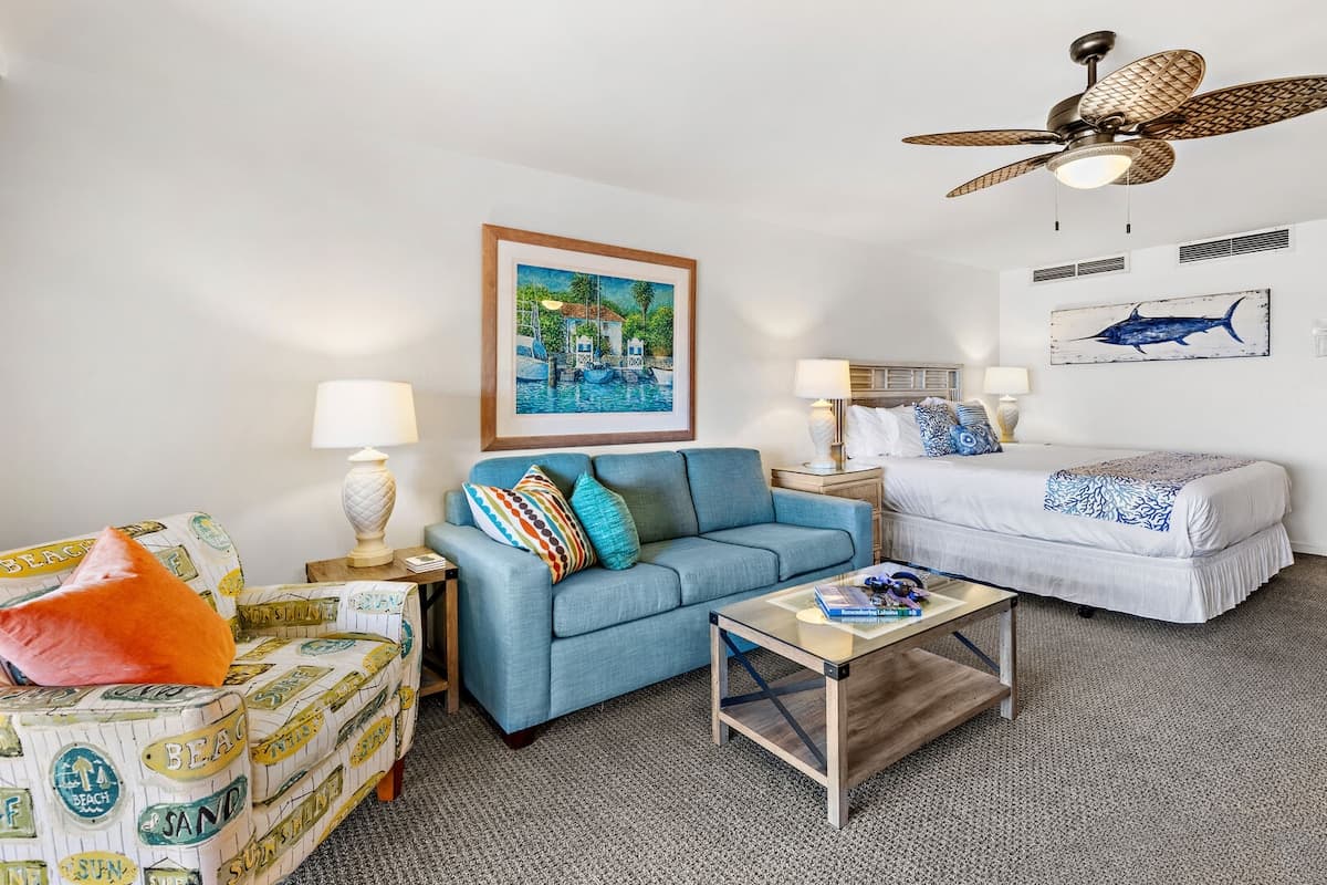 Condo in Lahaina · ★4.71 · 1 bedroom · 2 beds · 1 private bath - Photo 5