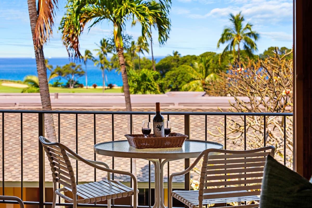 Condo in Lahaina · ★4.71 · 1 bedroom · 2 beds · 1 private bath - Photo 1