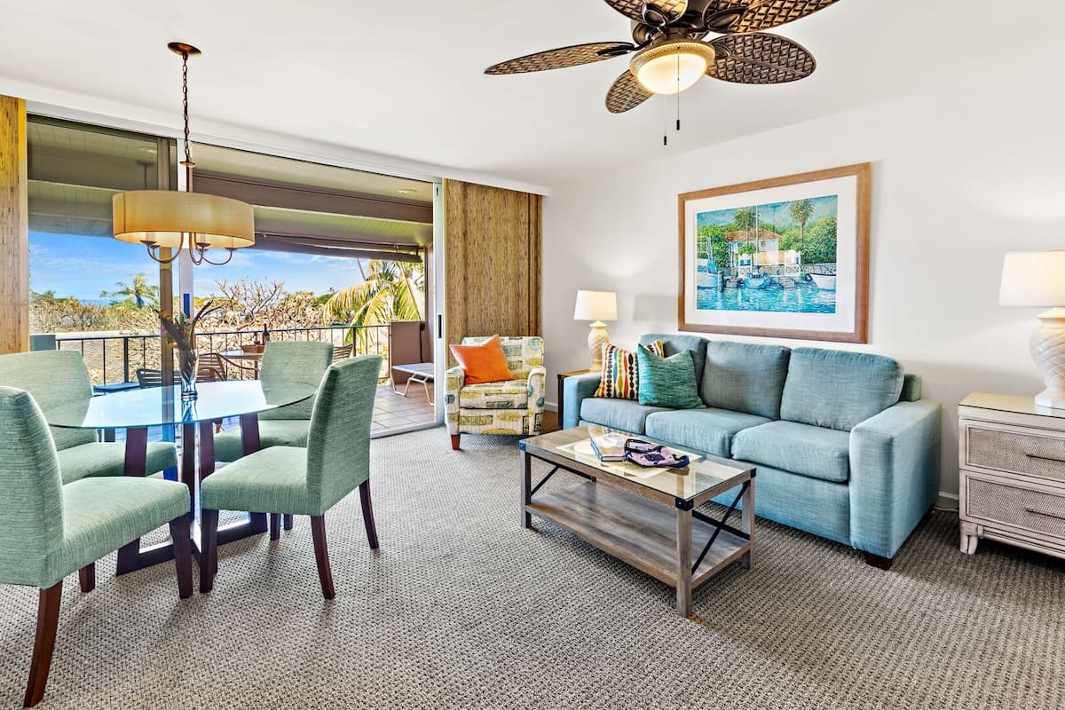 Condo in Lahaina · ★4.71 · 1 bedroom · 2 beds · 1 private bath - Photo 4
