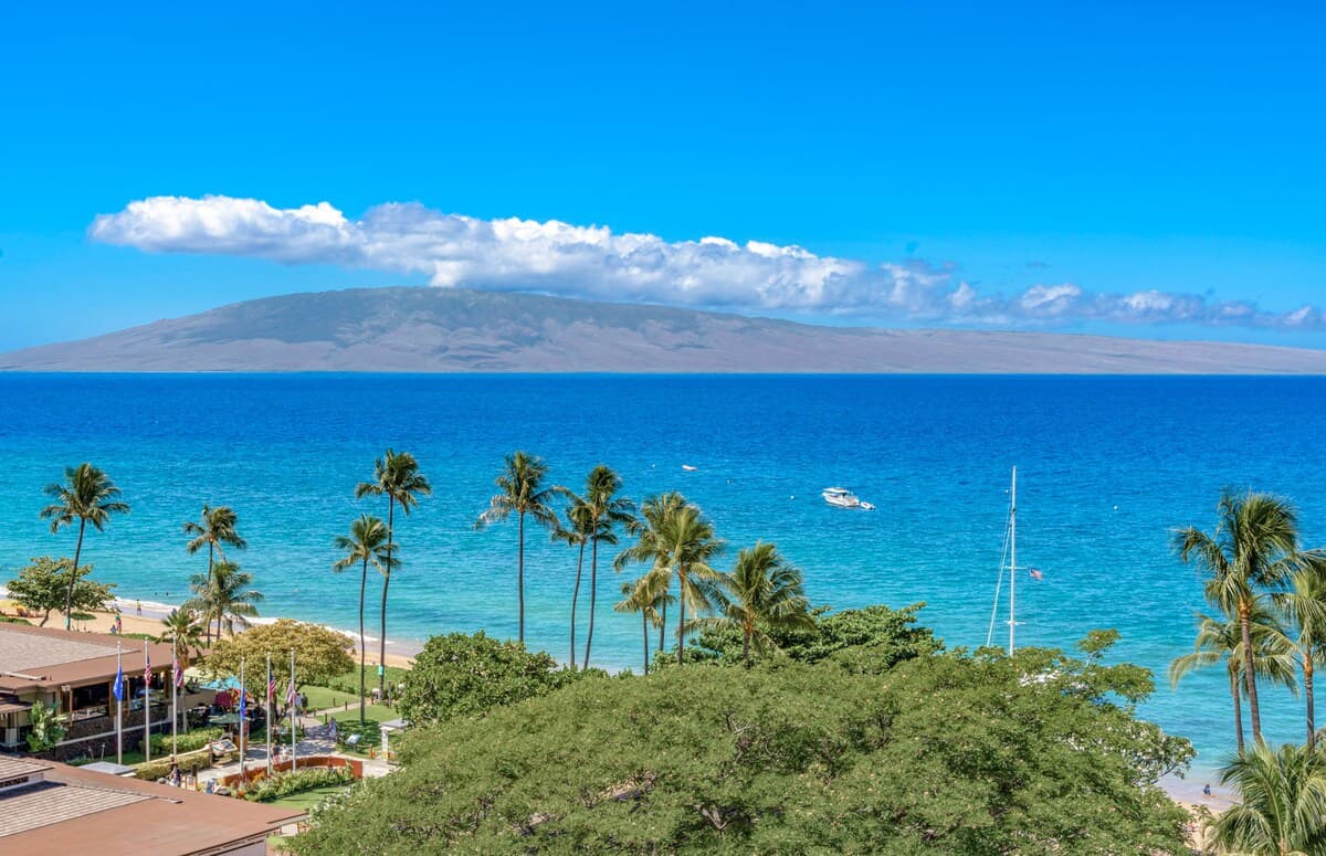 Condo in Lahaina · ★4.87 · 2 bedrooms · 3 beds · 2 baths - Photo 2