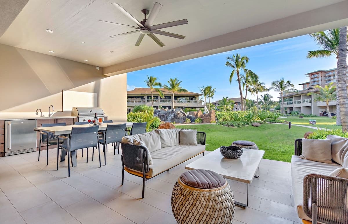 Condo in Lahaina · ★5.0 · 3 bedrooms · 4 beds · 3 baths - Photo 1