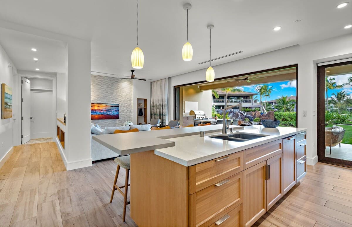 Condo in Lahaina · ★5.0 · 3 bedrooms · 4 beds · 3 baths - Photo 2