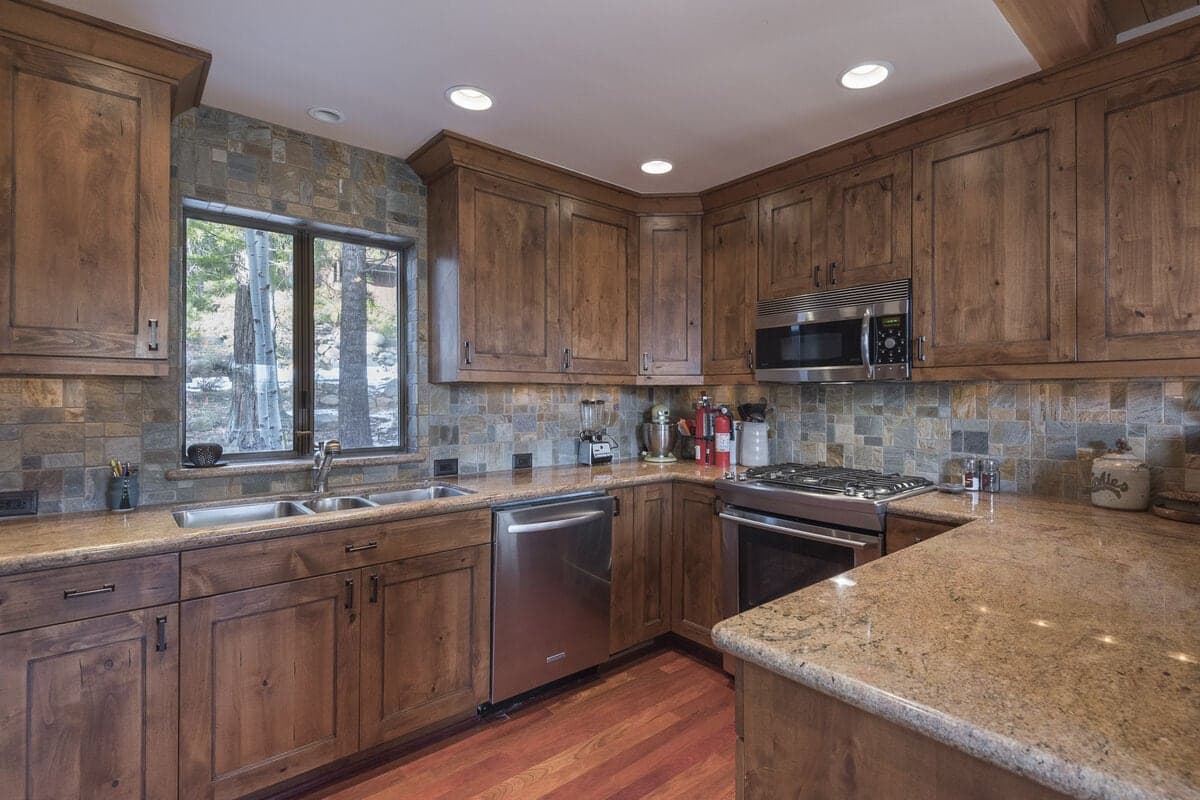 Luxury Lakefront Townhome in Northshore - Photo 2