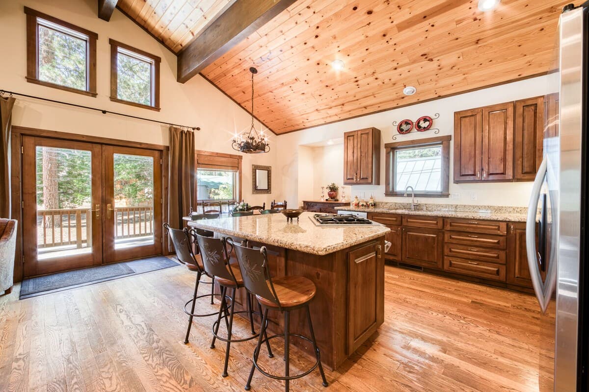 Mountain Home with Gourmet Kitchen & Soaking Tub - Photo 5