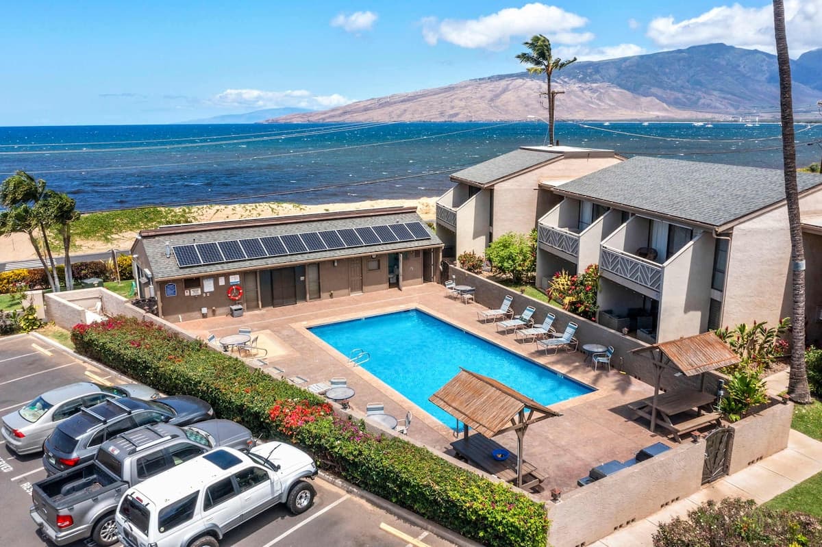 Condo in Kihei · ★4.87 · 2 bedrooms · 3 beds · 1 bath - Photo 2