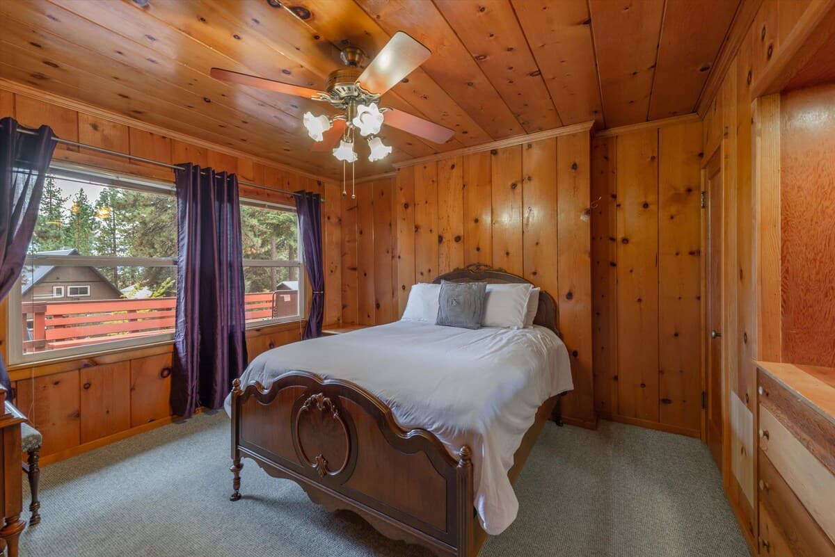 Classic Mountain Cabin Near Lake & Casinos - Photo 2