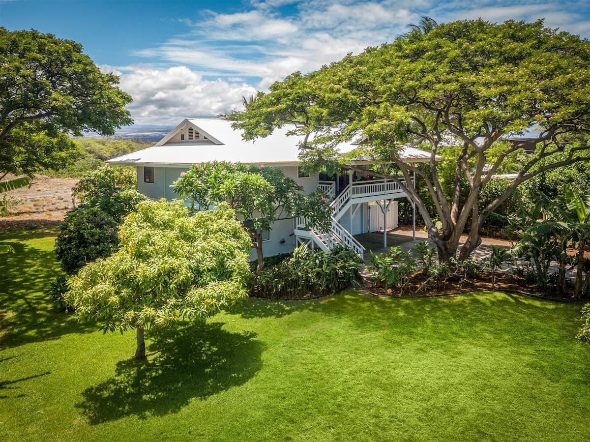 Home in Waimea · ★4.97 · 4 bedrooms · 5 beds · 3 baths - Photo 4