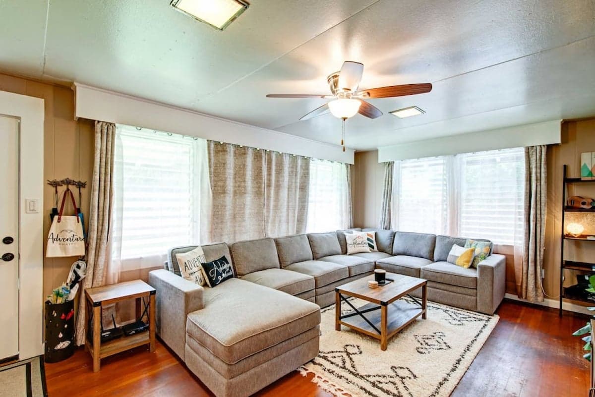 Home in Hilo · ★4.82 · 3 bedrooms · 3 beds · 1 bath - Photo 1