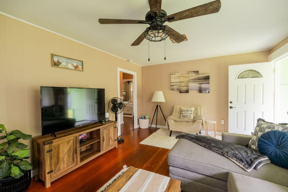 Home in Hilo · ★4.82 · 3 bedrooms · 3 beds · 1 bath - Photo 4