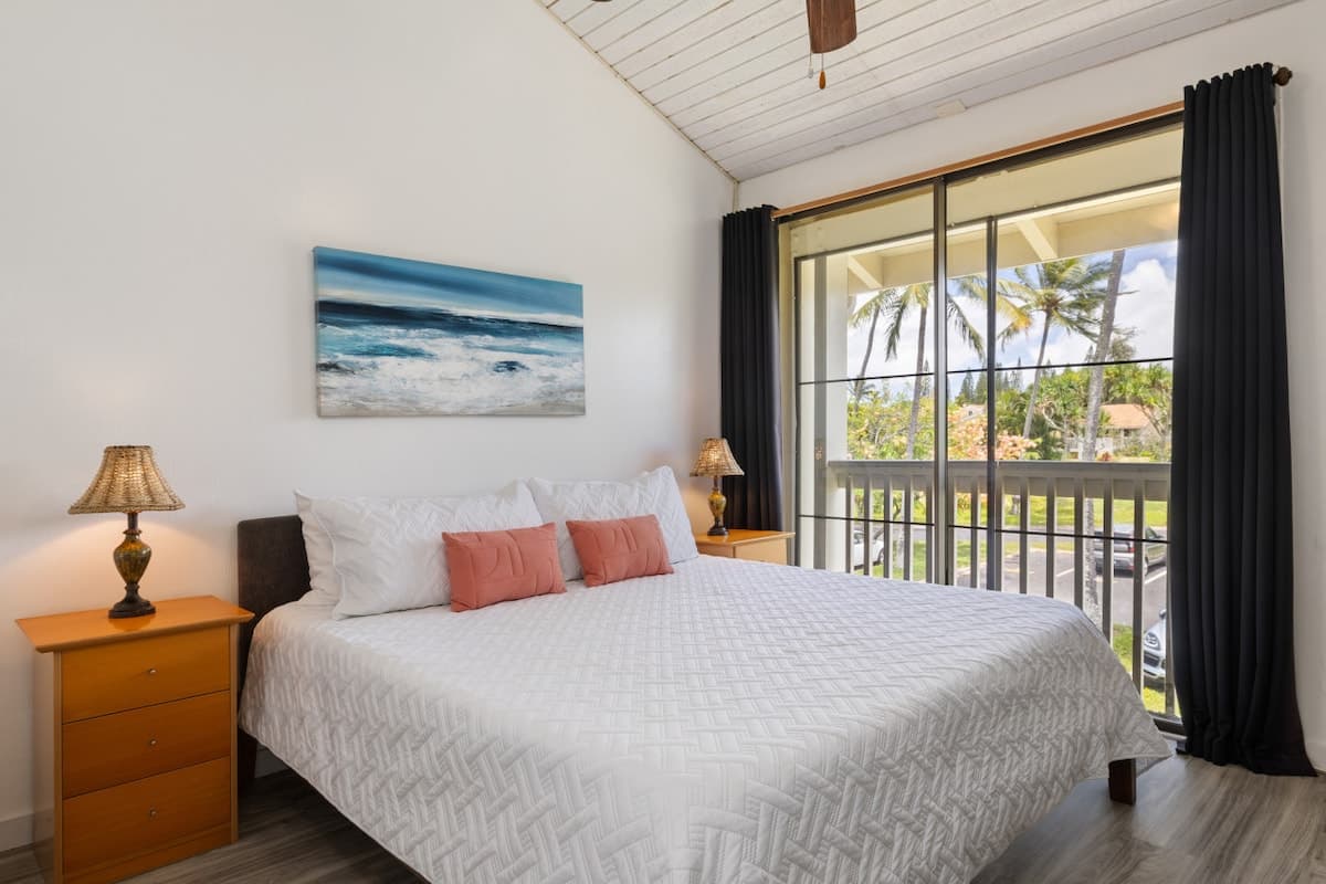 Home in Kahuku · ★4.71 · 2 bedrooms · 2 beds · 2 private baths - Photo 2