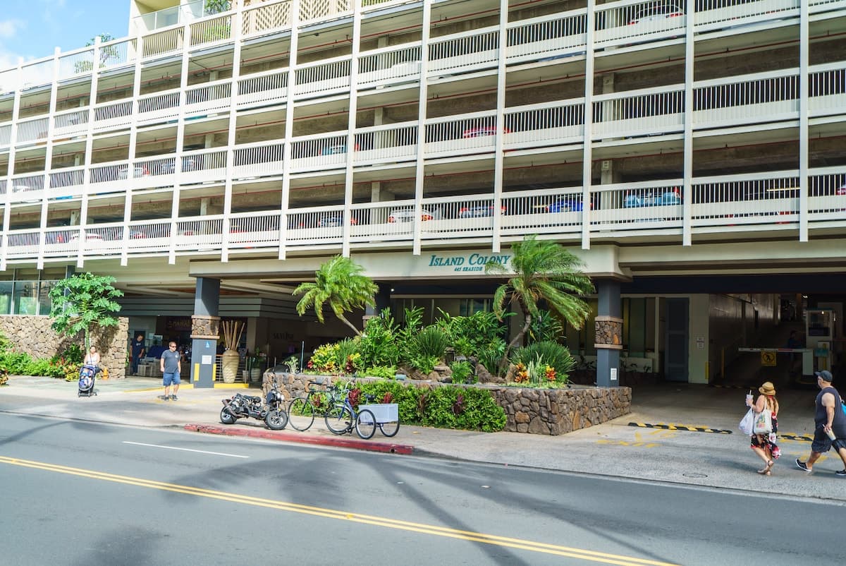 Condo in Honolulu · ★4.25 · 1 bedroom · 2 beds · 1 shared bath - Photo 5
