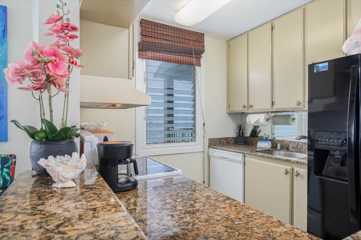 Condo in Kailua-Kona · ★4.5 · 1 bedroom · 1 bed · 1 bath - Photo 3