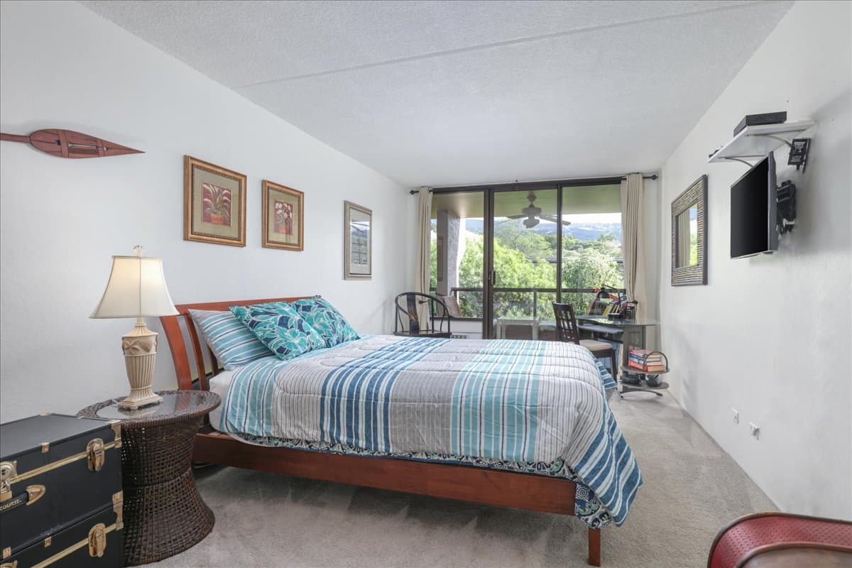 Condo in Kailua-Kona · ★4.6 · 1 bedroom · 2 beds · 2 private baths - Photo 4