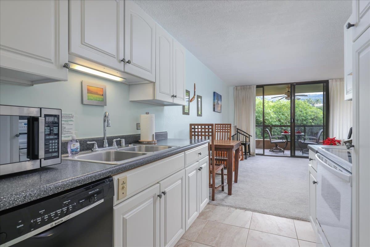 Condo in Kailua-Kona · ★4.6 · 1 bedroom · 2 beds · 2 private baths - Photo 2