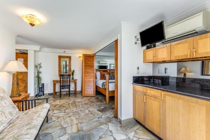 Condo in Honolulu · ★4.5 · 1 bedroom · 3 beds · 1 shared bath - Photo 5