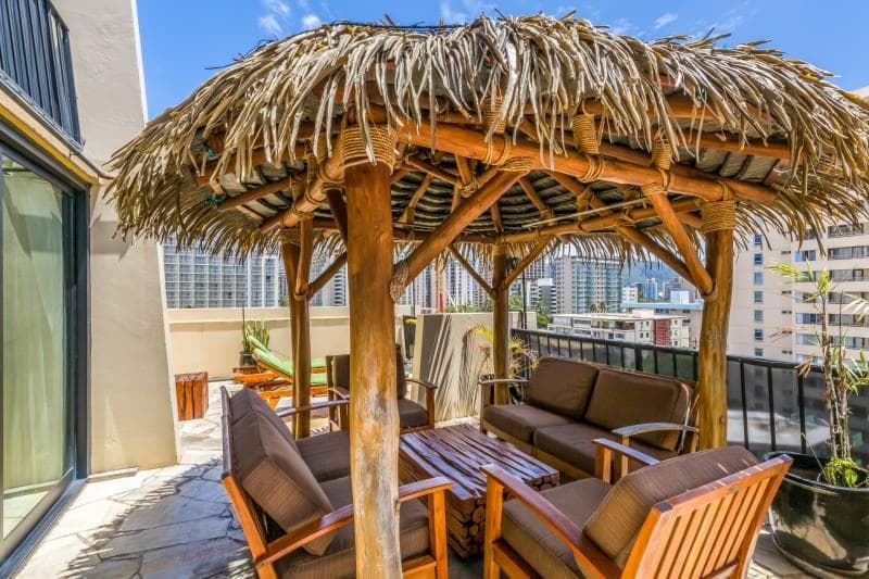 Condo in Honolulu · ★4.5 · 1 bedroom · 3 beds · 1 shared bath - Photo 2