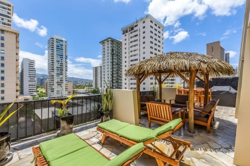 Condo in Honolulu · ★4.5 · 1 bedroom · 3 beds · 1 shared bath - Photo 1
