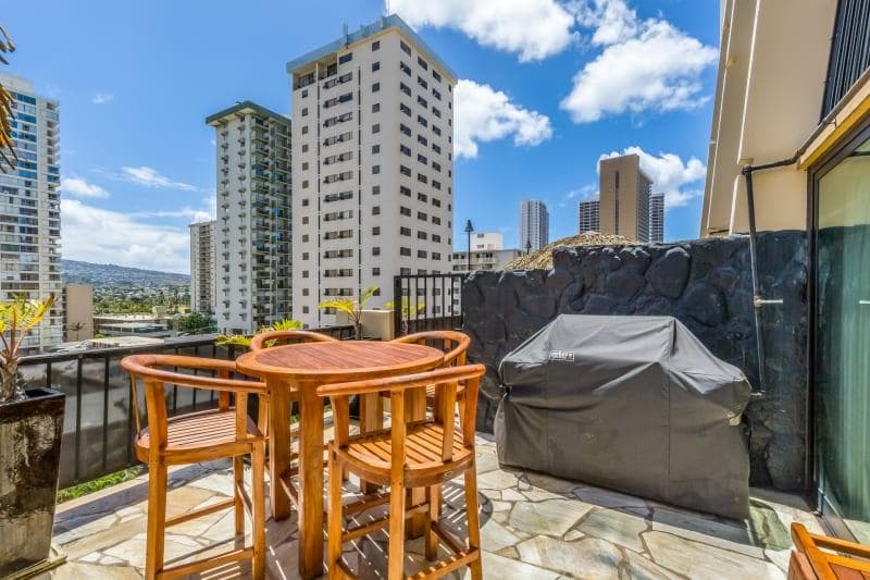 Condo in Honolulu · ★4.5 · 1 bedroom · 3 beds · 1 shared bath - Photo 4