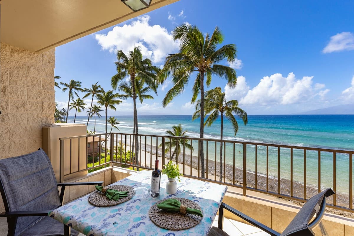 Condo in Lahaina · ★4.61 · 2 bedrooms · 3 beds · 2 private baths - Photo 2