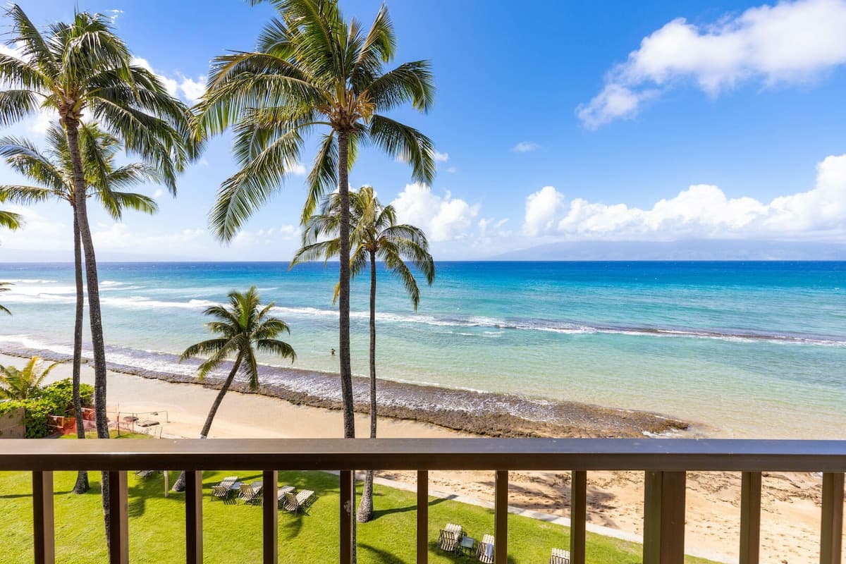 Condo in Lahaina · ★4.61 · 2 bedrooms · 3 beds · 2 private baths - Photo 4