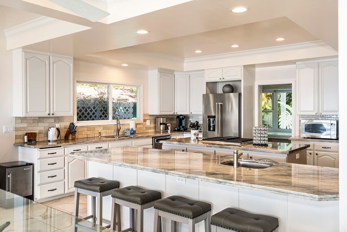 Home in Kailua-Kona · ★4.97 · 5 bedrooms · 9 beds · 6 baths - Photo 5