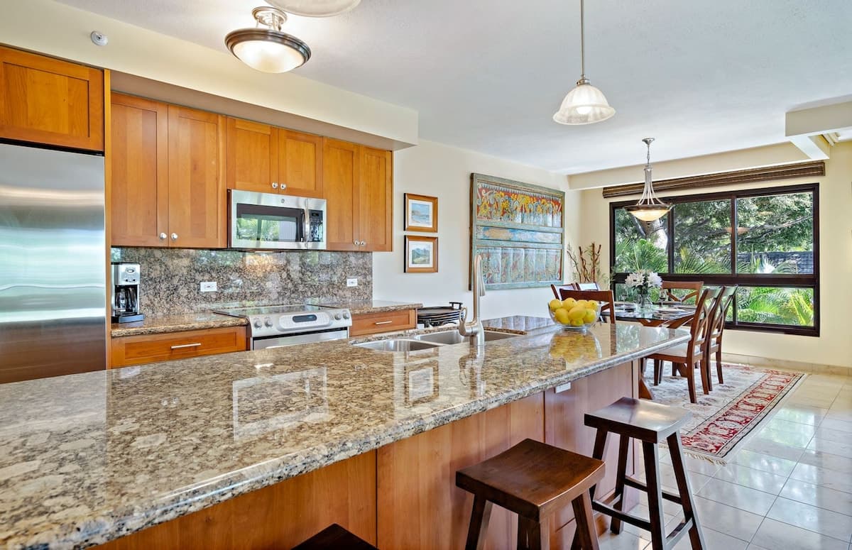 Condo in Lahaina · ★4.4 · 2 bedrooms · 4 beds · 2 shared baths - Photo 4