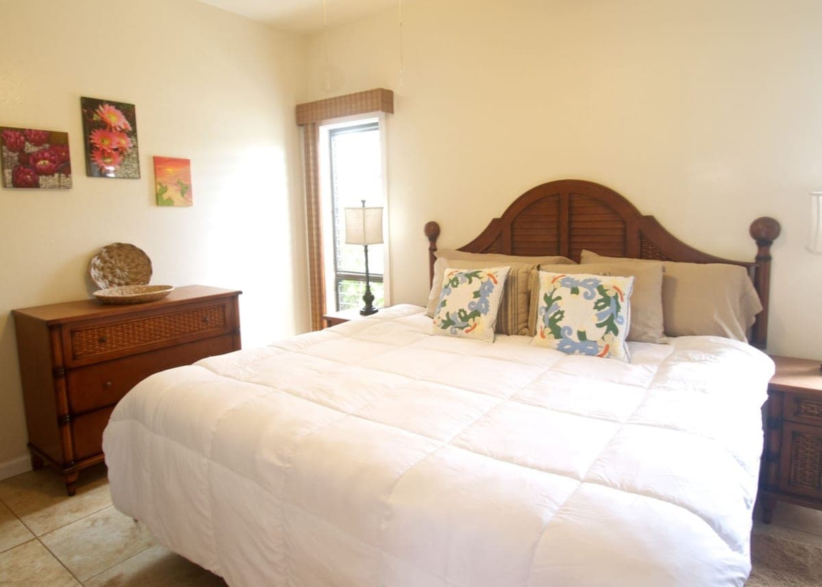 Condo in Kapaa · ★5.0 · 1 bedroom · 2 beds · 1.5 shared baths - Photo 4