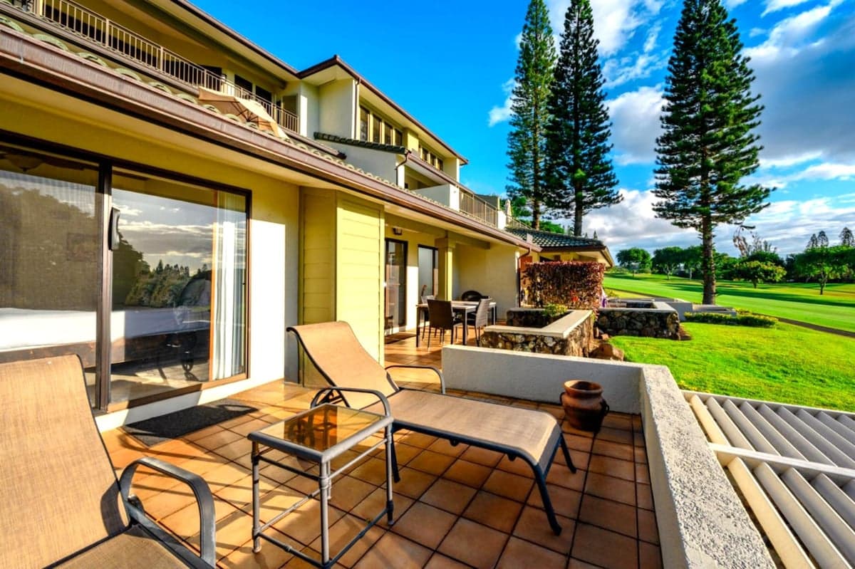 Condo in Lahaina · ★5.0 · 2 bedrooms · 2 beds · 2 baths - Photo 1