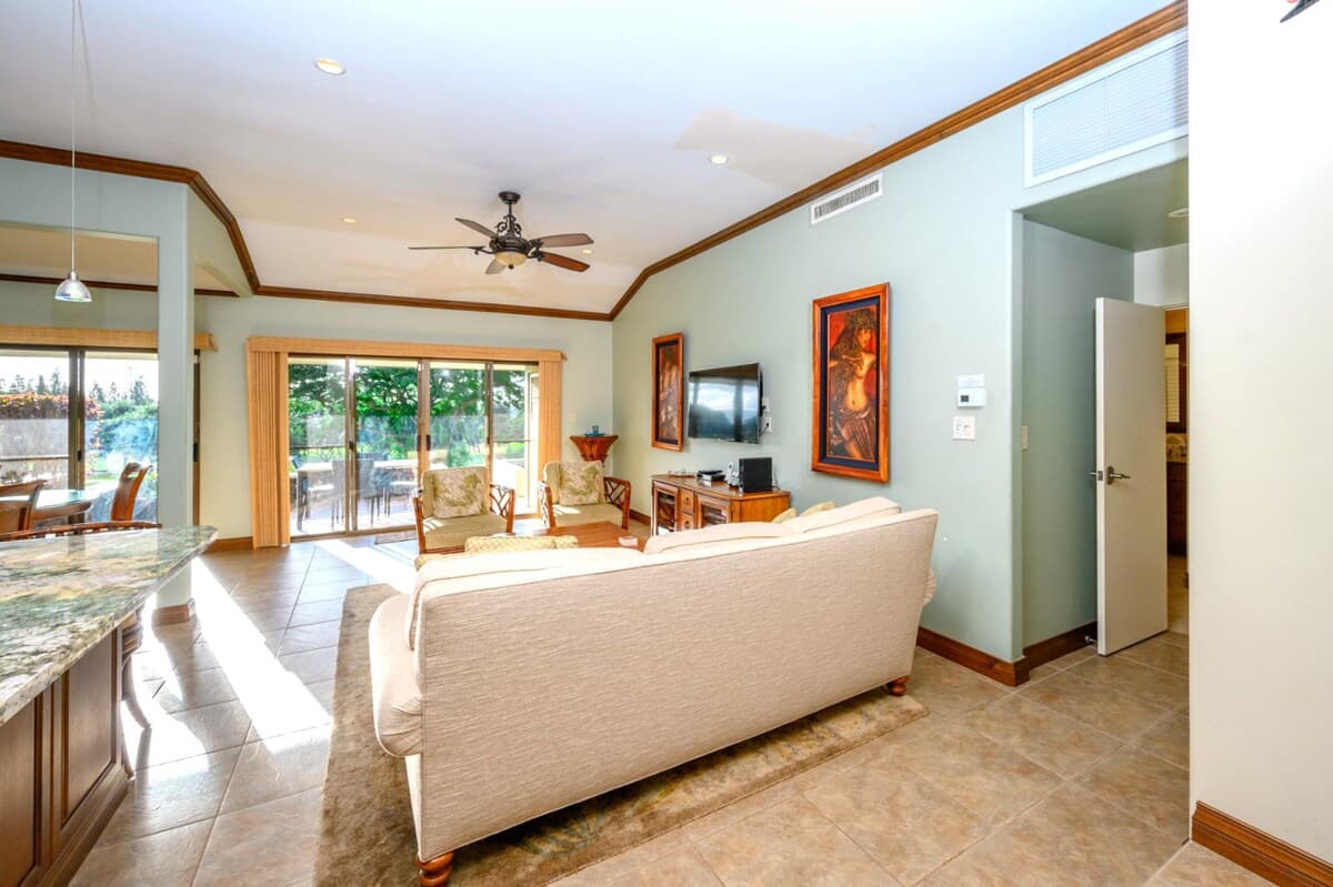 Condo in Lahaina · ★5.0 · 2 bedrooms · 2 beds · 2 baths - Photo 4