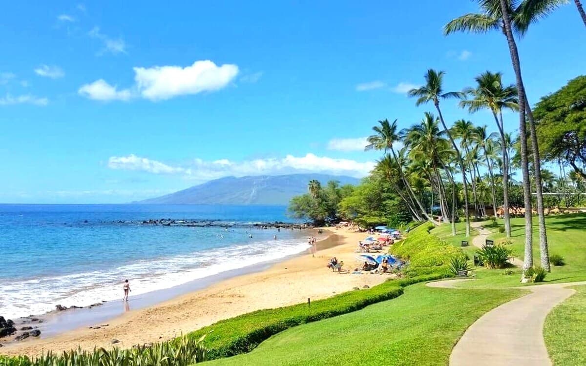 Condo in Lahaina · ★5.0 · 2 bedrooms · 3 beds · 2 baths - Photo 2