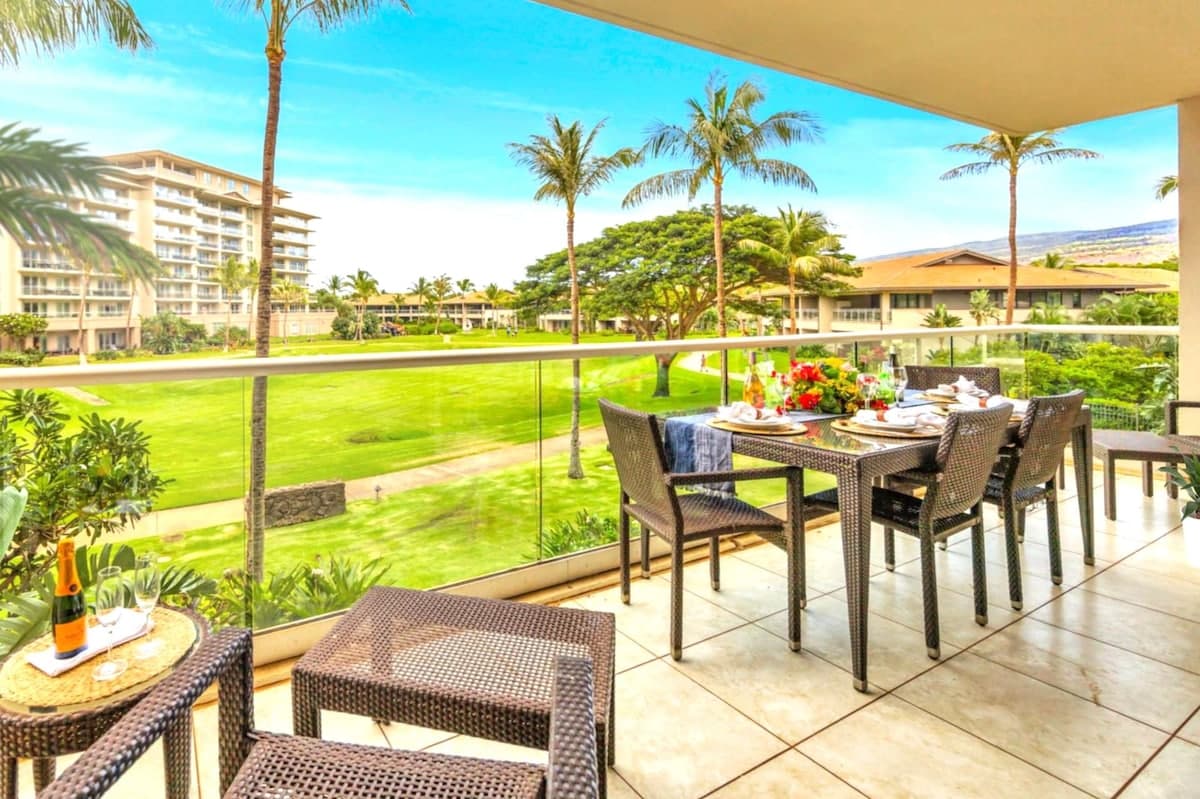 Condo in Lahaina · ★4.8 · 2 bedrooms · 3 beds · 1 bath - Photo 5