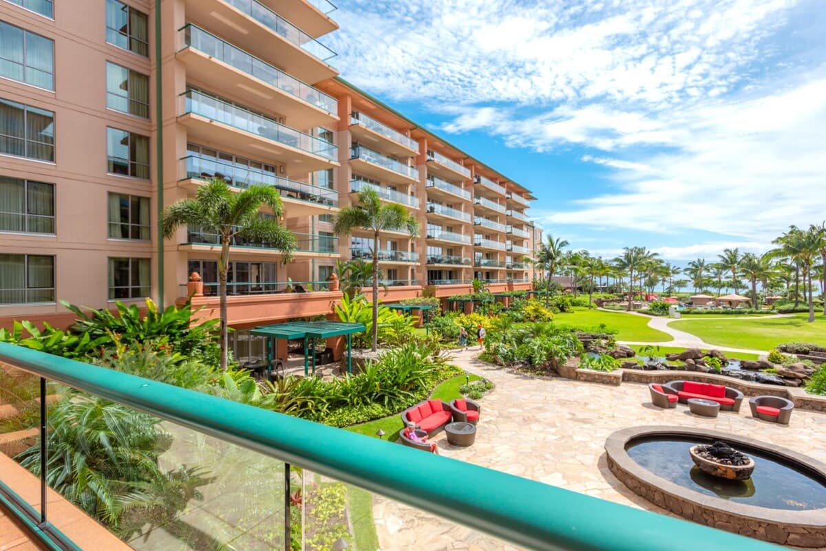 Condo in Lahaina · ★4.88 · 2 bedrooms · 3 beds · 2 baths - Photo 4