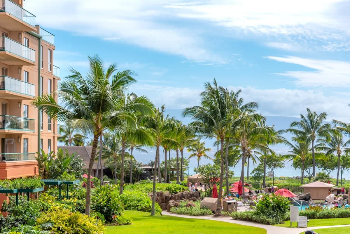 Condo in Lahaina · ★4.88 · 2 bedrooms · 3 beds · 2 baths - Photo 2