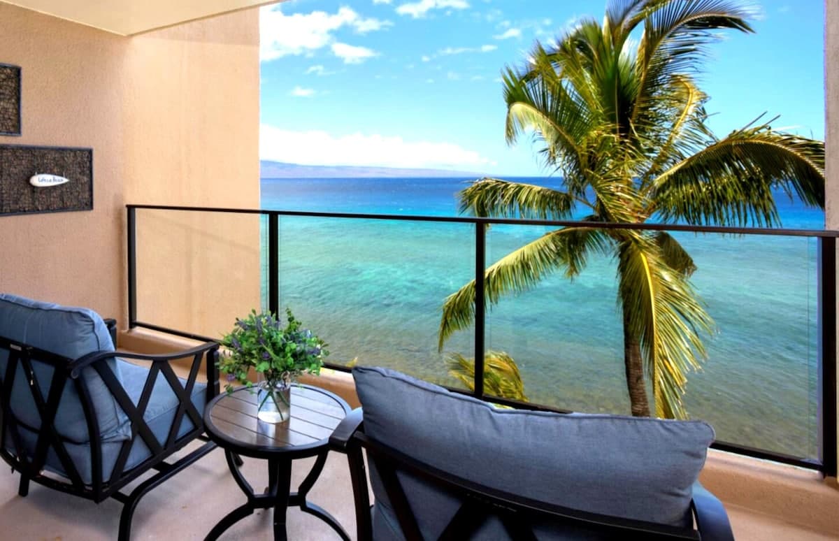 Condo in Lahaina · ★4.86 · 2 bedrooms · 3 beds · 2 baths - Photo 5