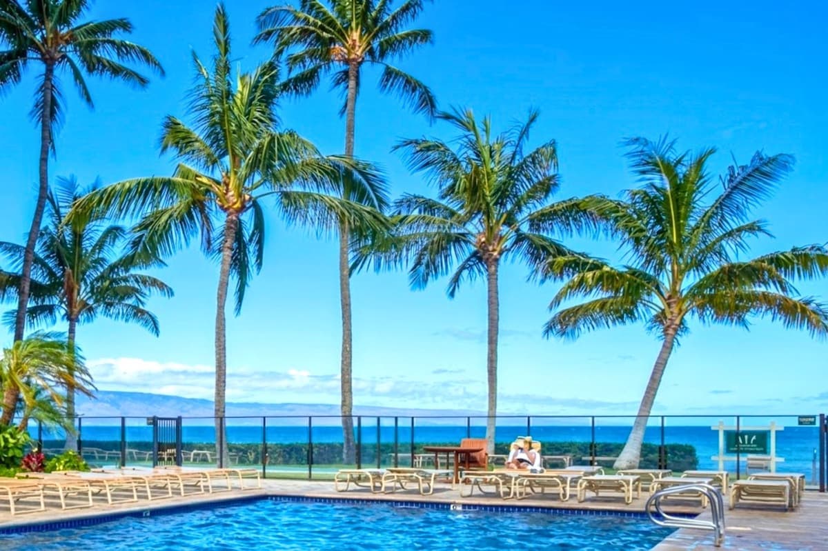Condo in Lahaina · ★4.86 · 2 bedrooms · 3 beds · 2 baths - Photo 2