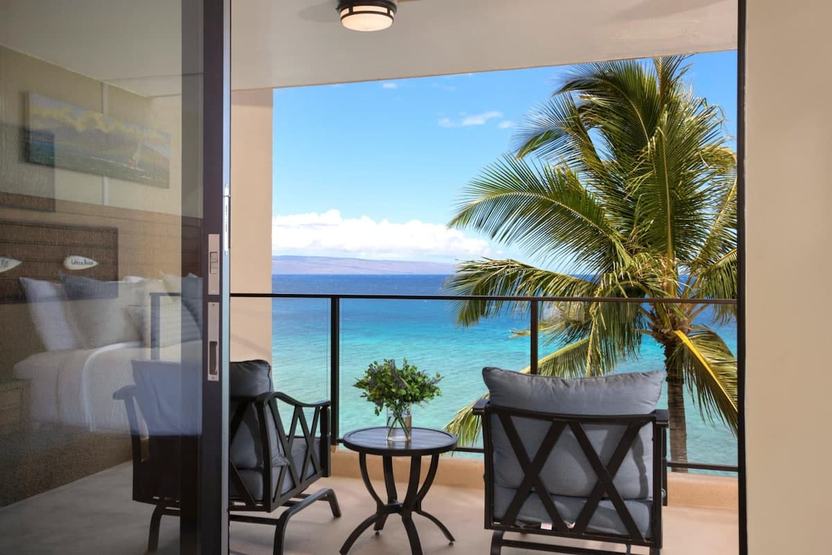 Condo in Lahaina · ★4.86 · 2 bedrooms · 3 beds · 2 baths - Photo 3