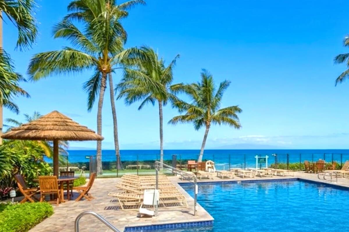 Condo in Lahaina · ★4.86 · 2 bedrooms · 3 beds · 2 baths - Photo 4
