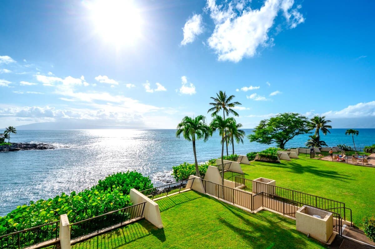 Condo in Lahaina · ★4.86 · 2 bedrooms · 4 beds · 2 baths - Photo 2