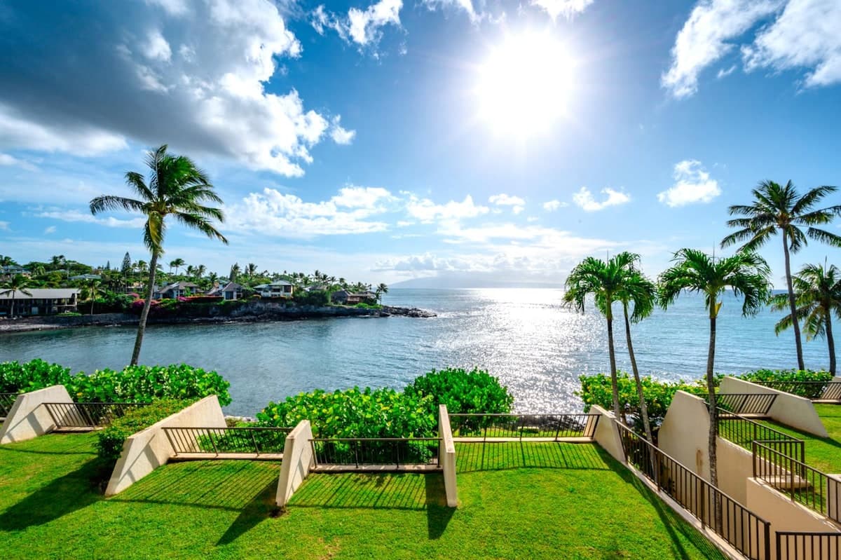 Condo in Lahaina · ★4.86 · 2 bedrooms · 4 beds · 2 baths - Photo 1