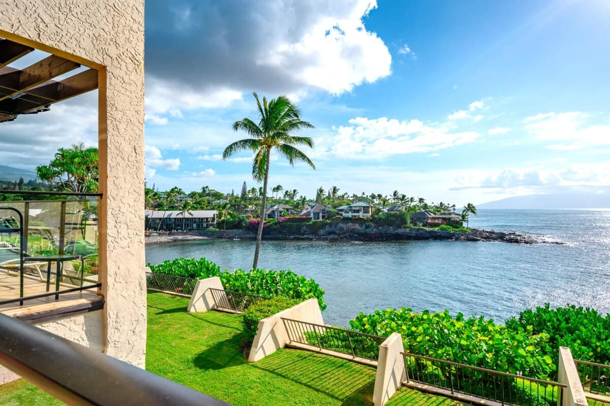 Condo in Lahaina · ★4.86 · 2 bedrooms · 4 beds · 2 baths - Photo 3