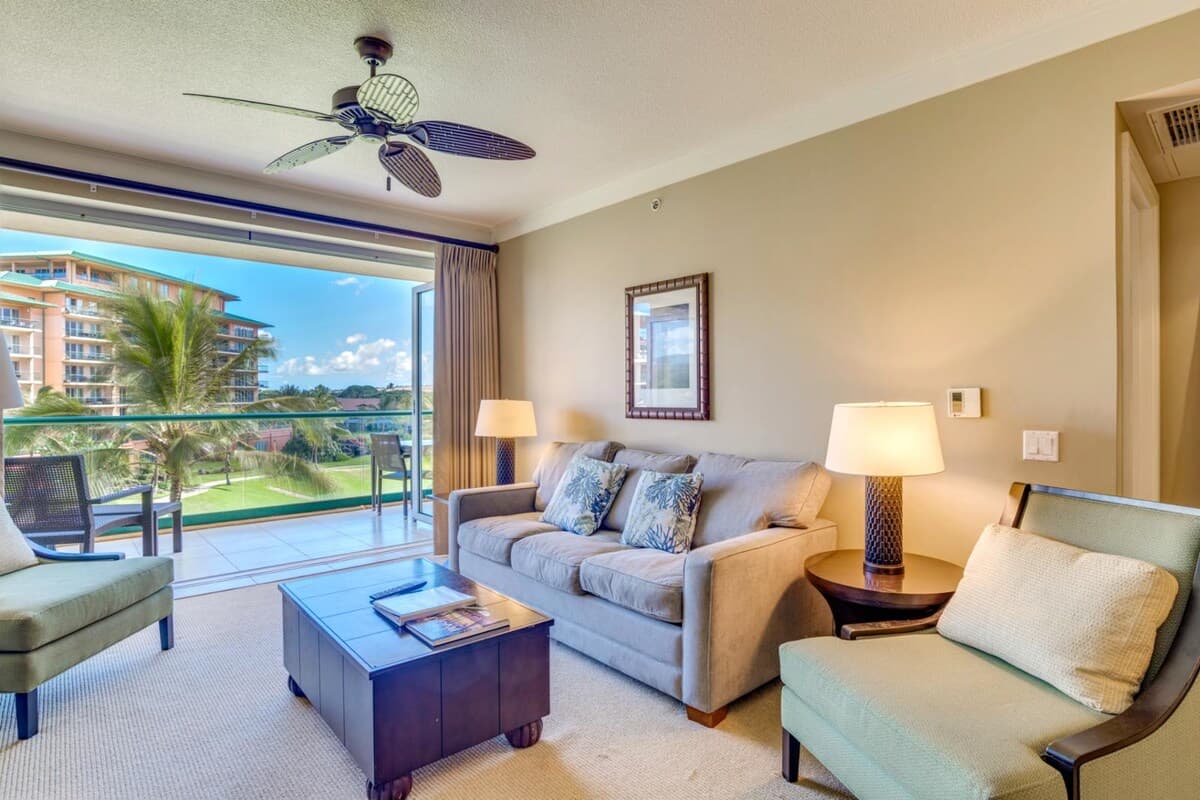Condo in Lahaina · ★4.83 · 2 bedrooms · 3 beds · 1 bath - Photo 4