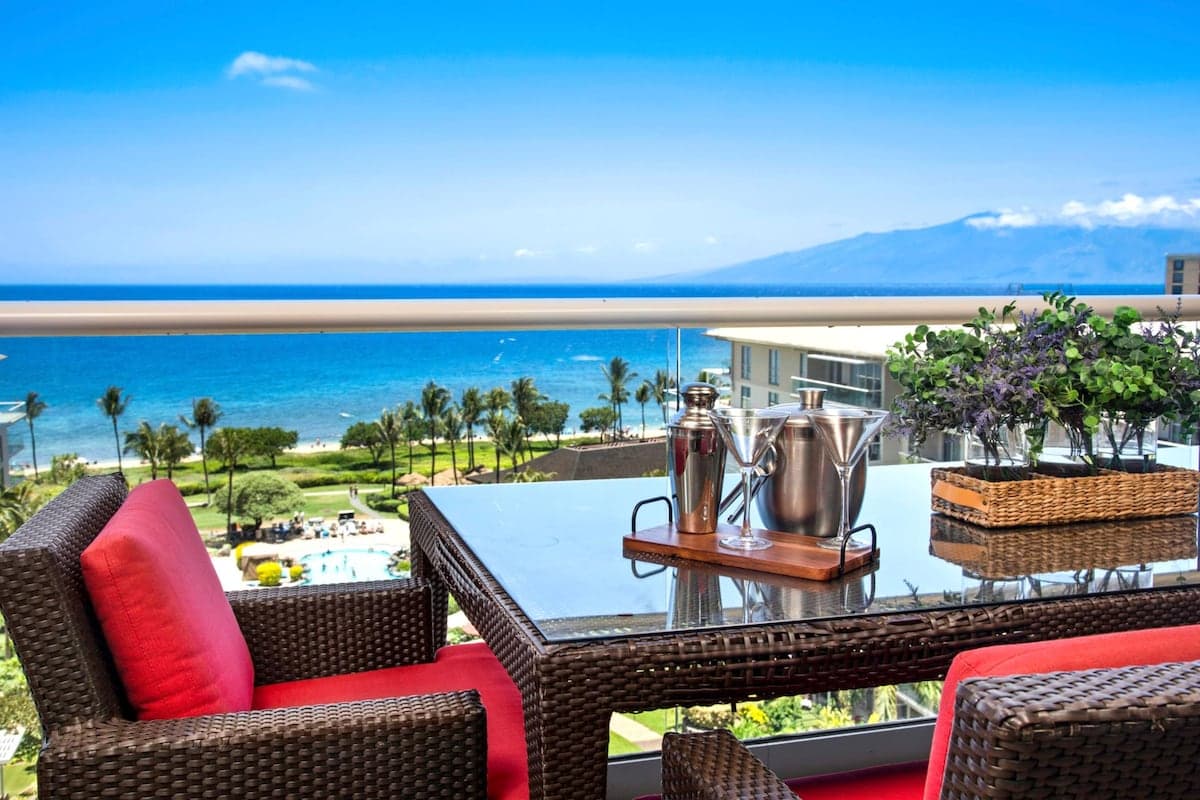 Condo in Lahaina · ★5.0 · 3 bedrooms · 4 beds · 3 baths - Photo 1