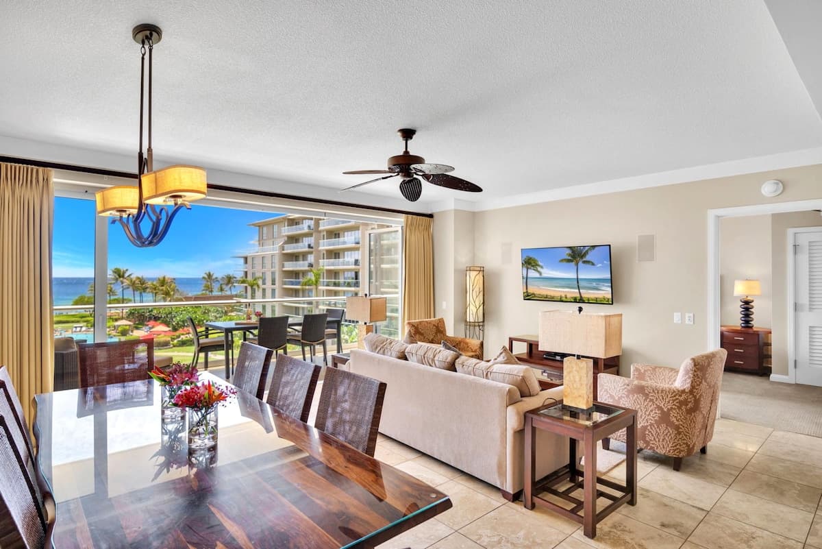 Condo in Lahaina · ★5.0 · 3 bedrooms · 4 beds · 3 baths - Photo 4