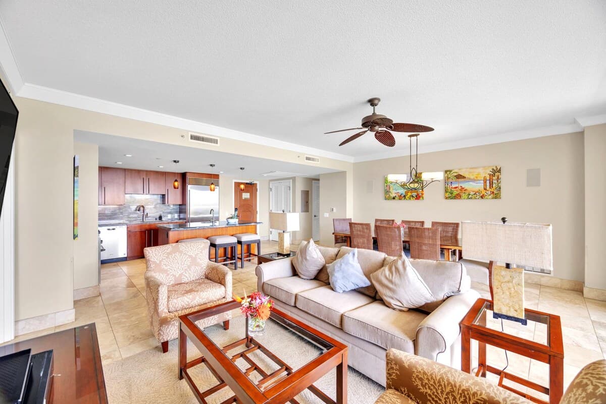 Condo in Lahaina · ★5.0 · 3 bedrooms · 4 beds · 3 baths - Photo 3