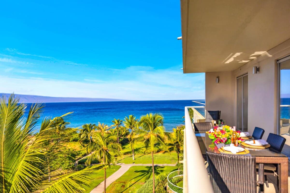 Condo in Lahaina · ★4.82 · 3 bedrooms · 5 beds · 3 baths - Photo 4