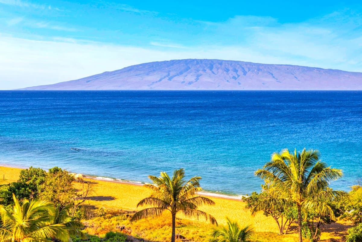 Condo in Lahaina · ★4.82 · 3 bedrooms · 5 beds · 3 baths - Photo 2