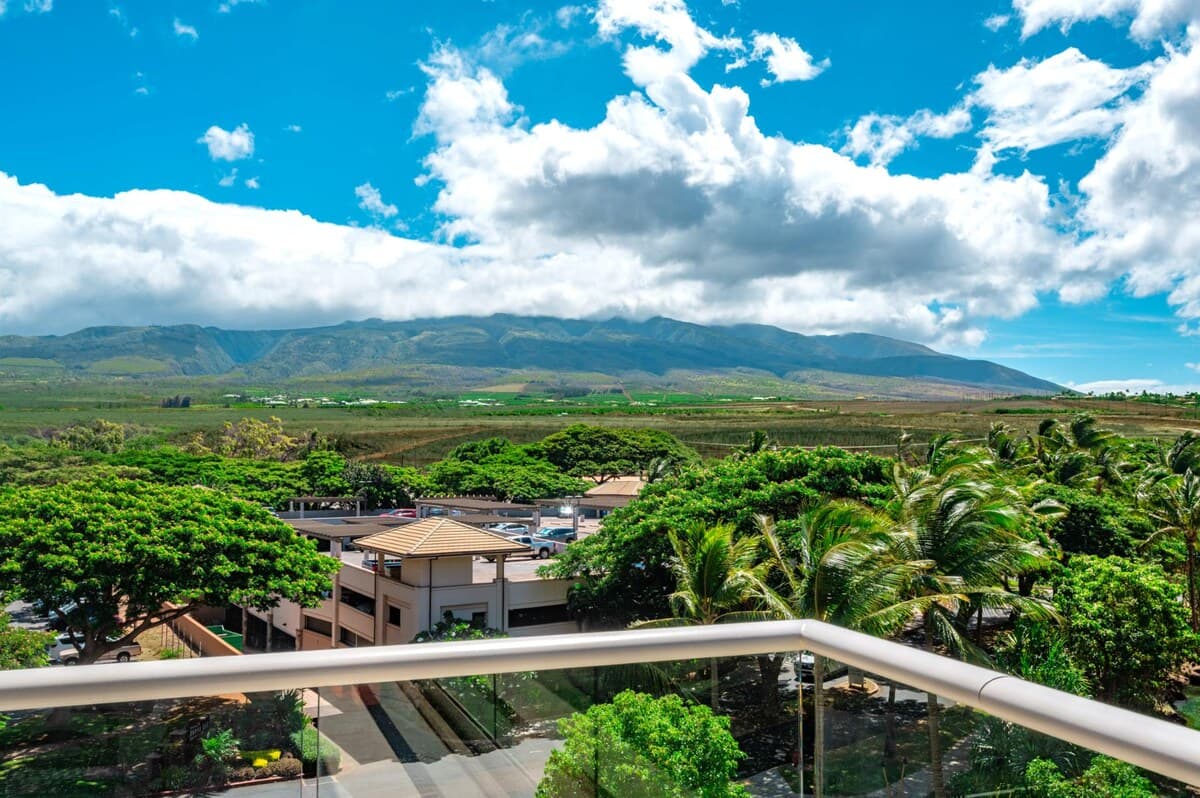 Condo in Lahaina · ★4.6 · 2 bedrooms · 3 beds · 2 baths - Photo 4