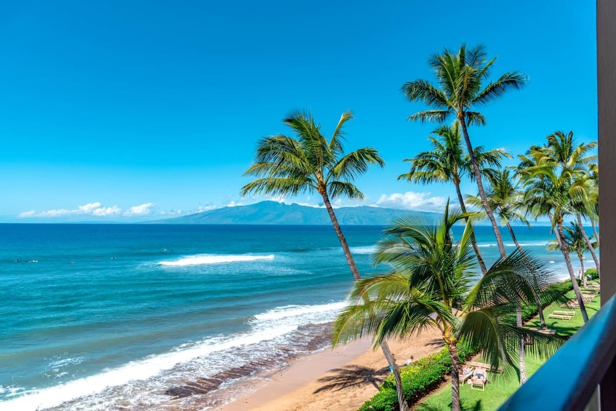 Condo in Lahaina · ★4.8 · 2 bedrooms · 4 beds · 2 baths - Photo 1