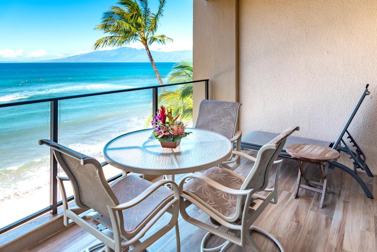 Condo in Lahaina · ★4.8 · 2 bedrooms · 4 beds · 2 baths - Photo 3