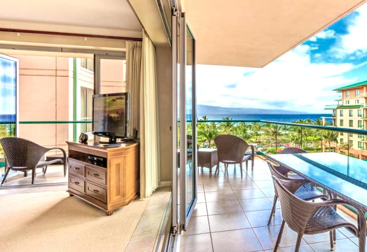 Condo in Lahaina · ★5.0 · 2 bedrooms · 3 beds · 2 baths - Photo 1